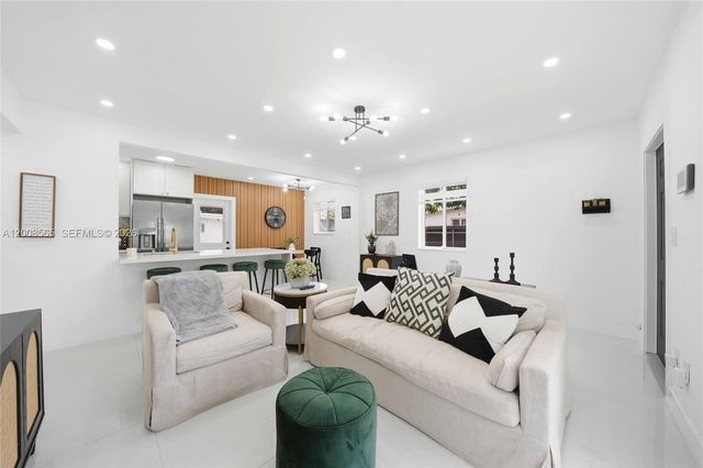 10860 SW 40th Ter, Miami, FL 33165