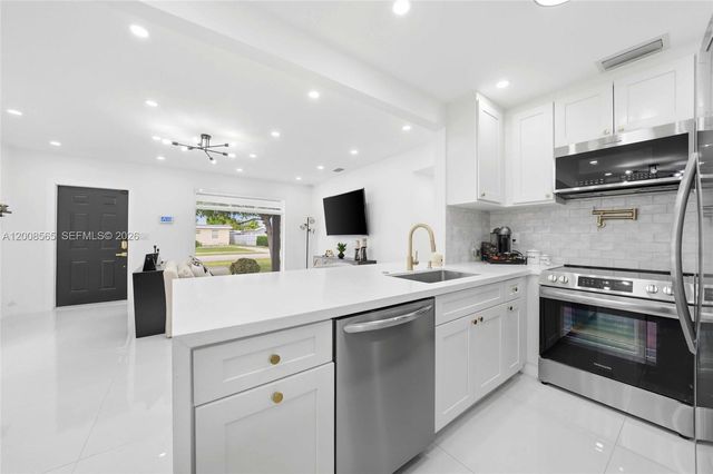 10860 SW 40th Ter, Miami, FL 33165