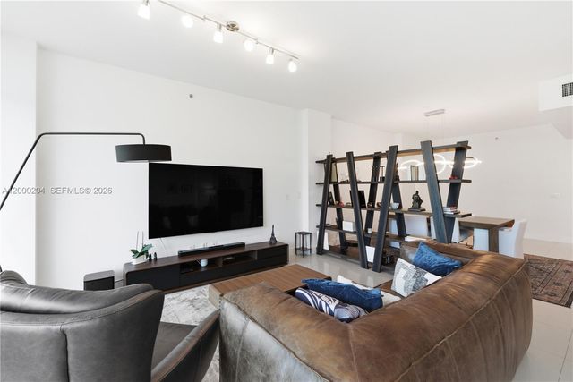 1090 NW N River Dr 404, Miami, FL 33136