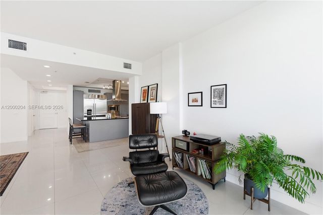 1090 NW N River Dr 404, Miami, FL 33136