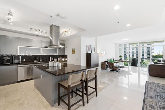 1090 NW N River Dr 404, Miami, FL 33136