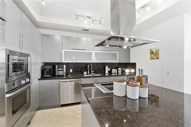 1090 NW N River Dr 404, Miami, FL 33136