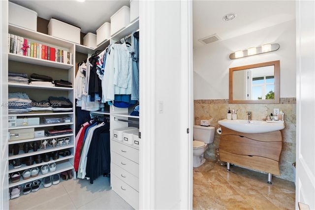 1090 NW N River Dr 404, Miami, FL 33136