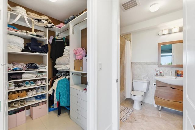 1090 NW N River Dr 404, Miami, FL 33136