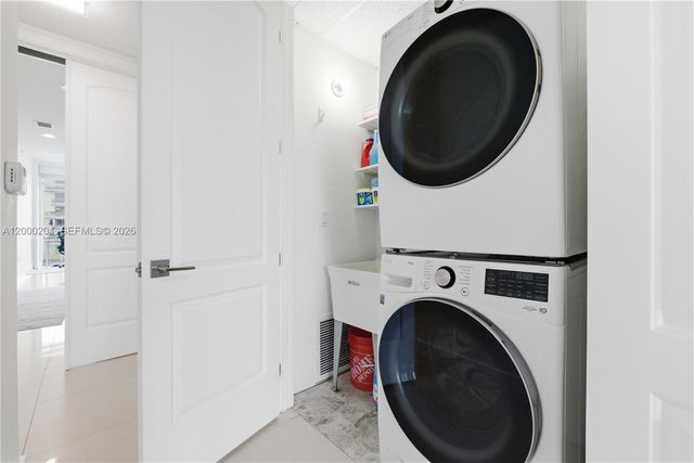 1090 NW N River Dr 404, Miami, FL 33136