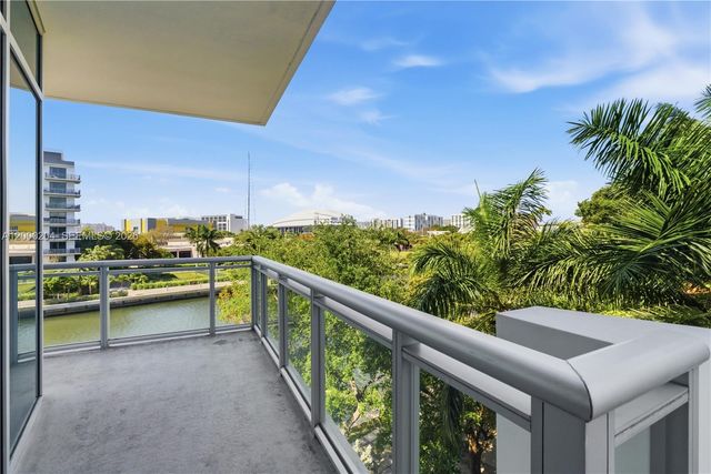 1090 NW N River Dr 404, Miami, FL 33136