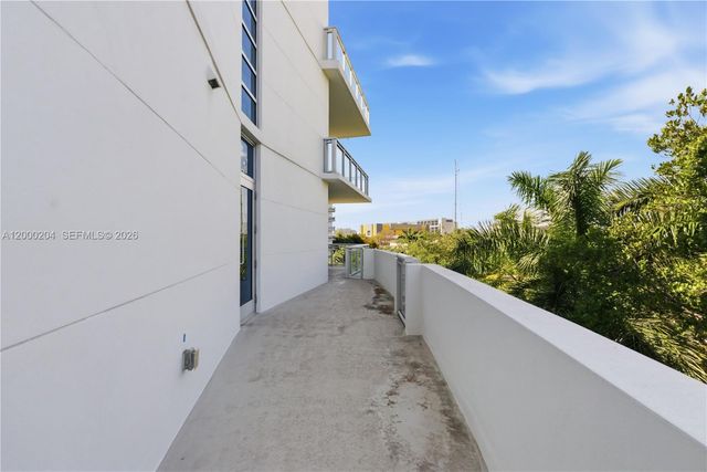 1090 NW N River Dr 404, Miami, FL 33136