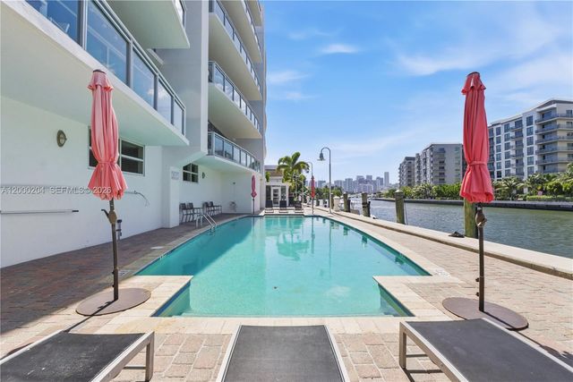 1090 NW N River Dr 404, Miami, FL 33136