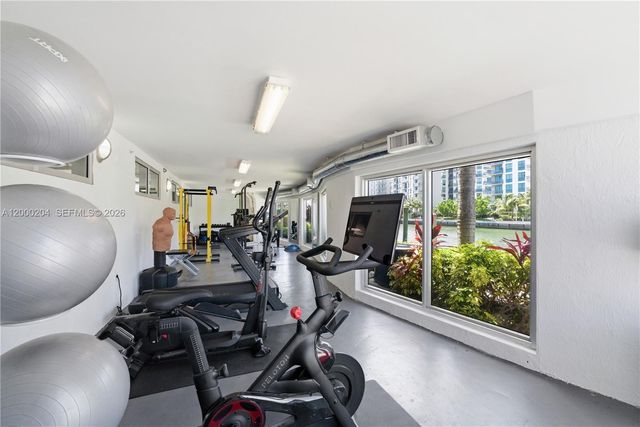 1090 NW N River Dr 404, Miami, FL 33136