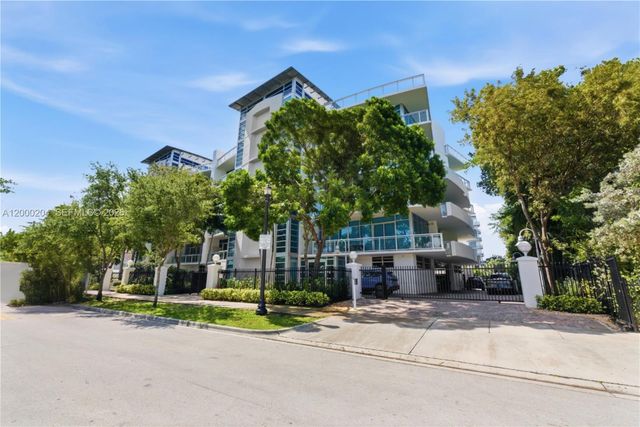 1090 NW N River Dr 404, Miami, FL 33136