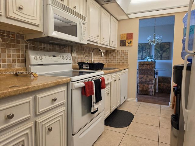 3771 Environ Blvd 649, Lauderhill, FL 33319