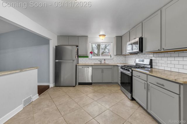 27445 Doreen Street, Farmington Hills, MI 48336