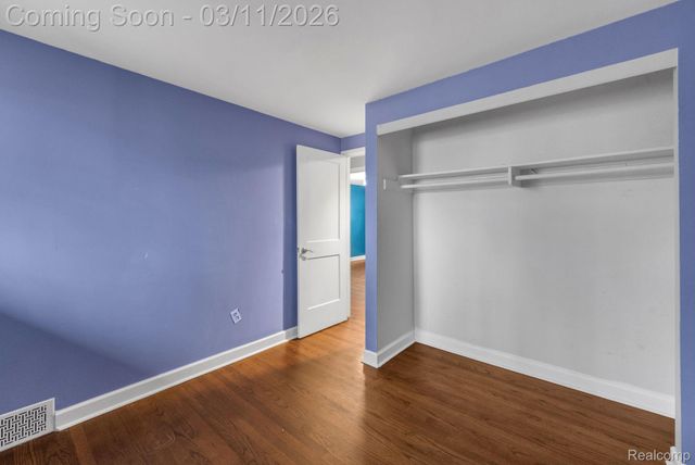 27445 Doreen Street, Farmington Hills, MI 48336