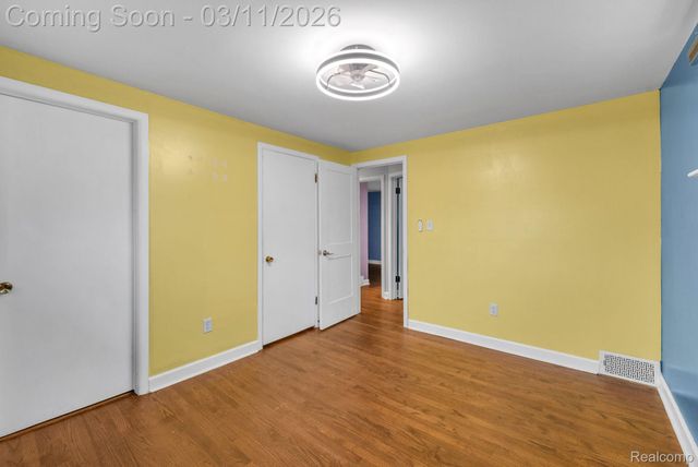 27445 Doreen Street, Farmington Hills, MI 48336