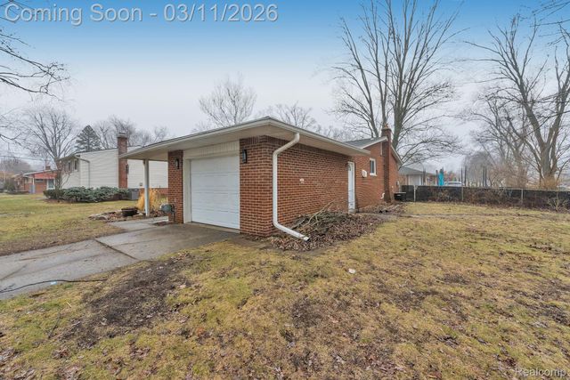 27445 Doreen Street, Farmington Hills, MI 48336