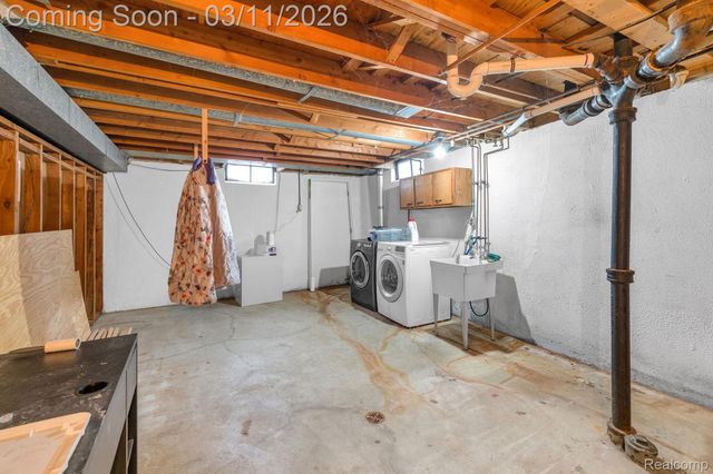 27445 Doreen Street, Farmington Hills, MI 48336