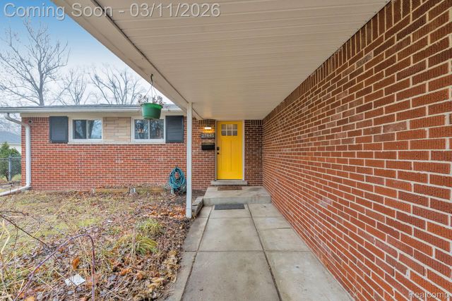 27445 Doreen Street, Farmington Hills, MI 48336