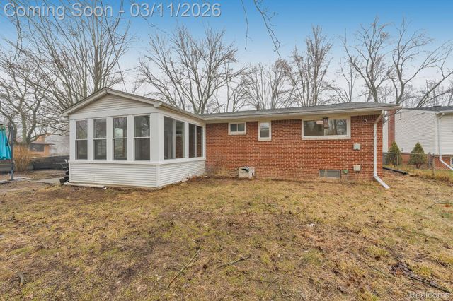 27445 Doreen Street, Farmington Hills, MI 48336