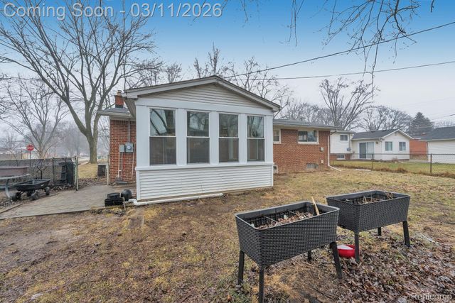 27445 Doreen Street, Farmington Hills, MI 48336