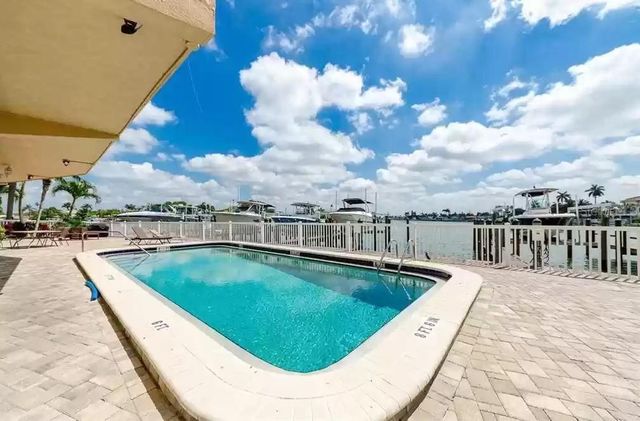 11605 3RD STREET E 305, Treasure Island, FL 33706