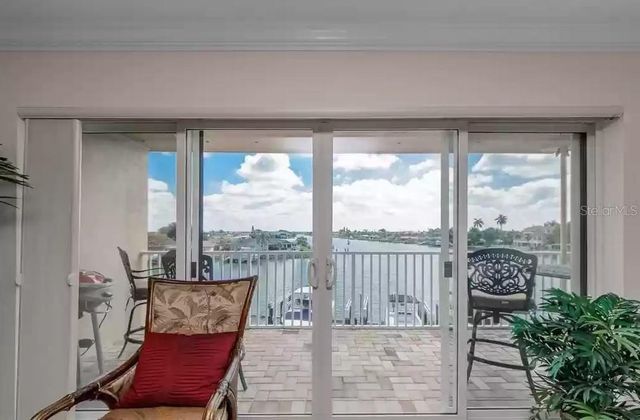 11605 3RD STREET E 305, Treasure Island, FL 33706