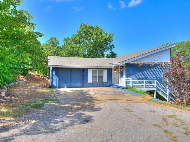 387 Holiday Hills Road, Eufaula, OK 74432