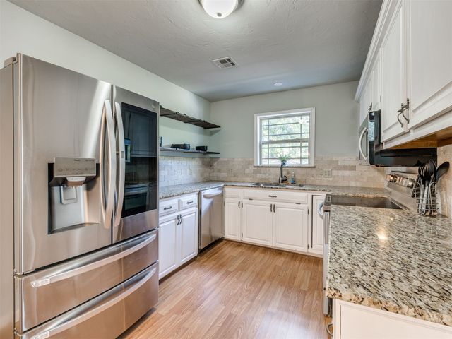 387 Holiday Hills Road, Eufaula, OK 74432