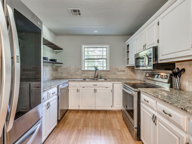 387 Holiday Hills Road, Eufaula, OK 74432
