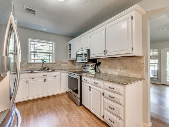 387 Holiday Hills Road, Eufaula, OK 74432