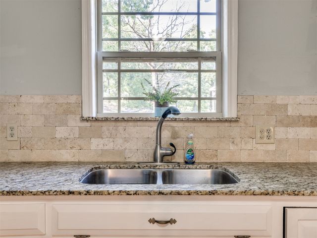387 Holiday Hills Road, Eufaula, OK 74432