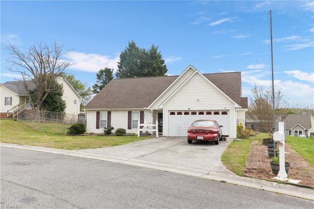 2080 Saponi Village Court, Winston-salem, NC 27127