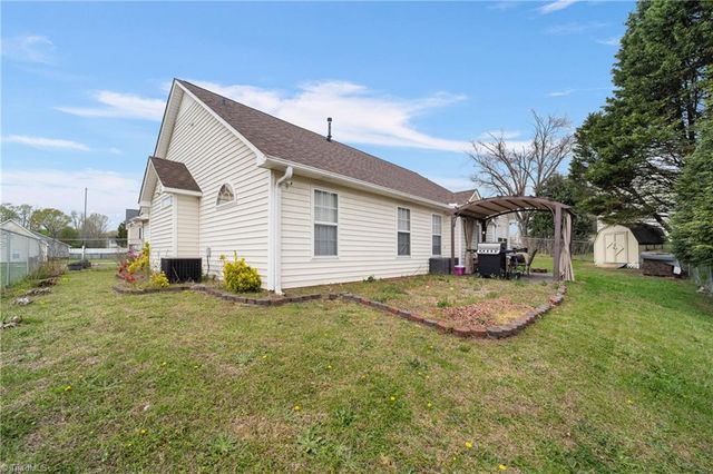 2080 Saponi Village Court, Winston-salem, NC 27127