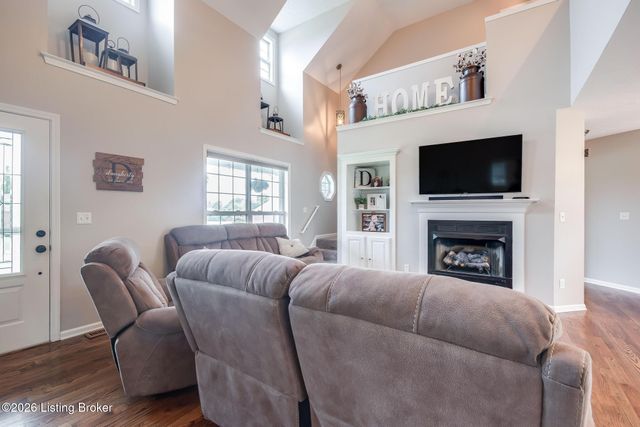 197 Stonecrest Dr, Fisherville, KY 40023