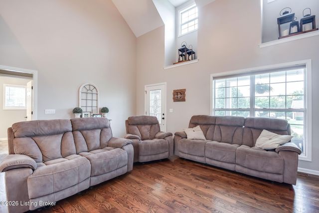197 Stonecrest Dr, Fisherville, KY 40023