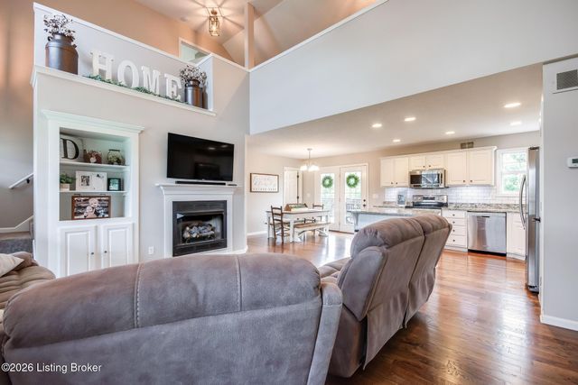 197 Stonecrest Dr, Fisherville, KY 40023