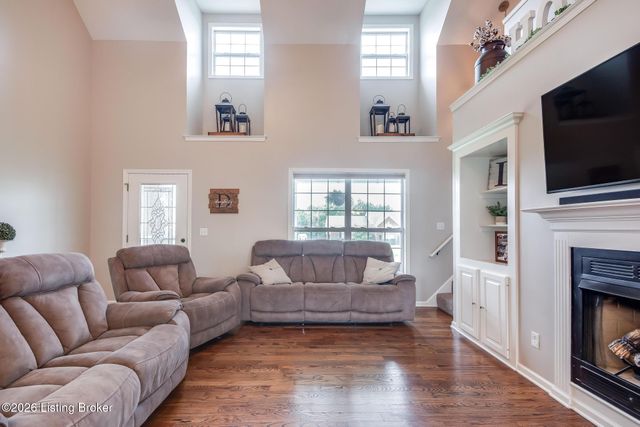 197 Stonecrest Dr, Fisherville, KY 40023