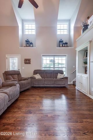 197 Stonecrest Dr, Fisherville, KY 40023