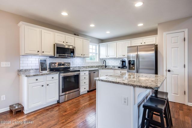 197 Stonecrest Dr, Fisherville, KY 40023