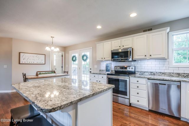 197 Stonecrest Dr, Fisherville, KY 40023
