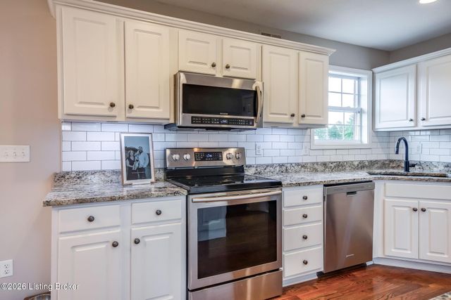 197 Stonecrest Dr, Fisherville, KY 40023