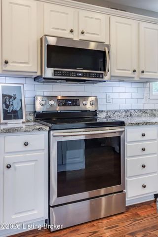 197 Stonecrest Dr, Fisherville, KY 40023