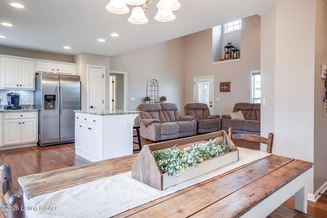 197 Stonecrest Dr, Fisherville, KY 40023