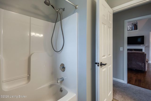 197 Stonecrest Dr, Fisherville, KY 40023