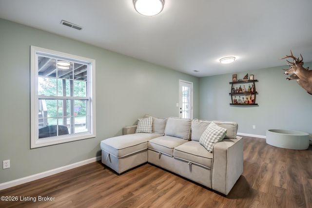 197 Stonecrest Dr, Fisherville, KY 40023