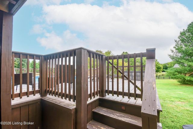 197 Stonecrest Dr, Fisherville, KY 40023