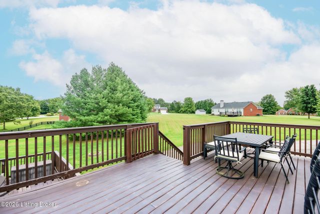197 Stonecrest Dr, Fisherville, KY 40023