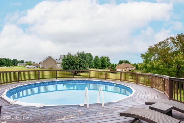 197 Stonecrest Dr, Fisherville, KY 40023