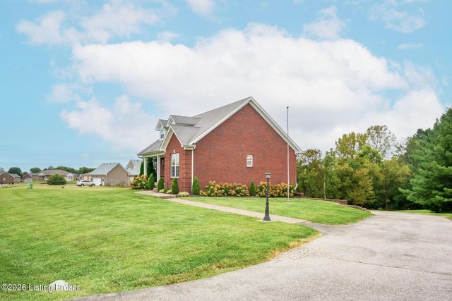 197 Stonecrest Dr, Fisherville, KY 40023