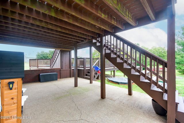 197 Stonecrest Dr, Fisherville, KY 40023