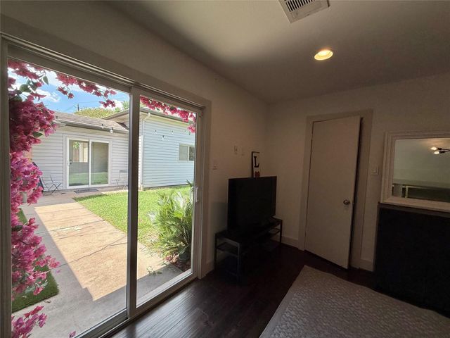 5638 Grape Street, Houston, TX 77096